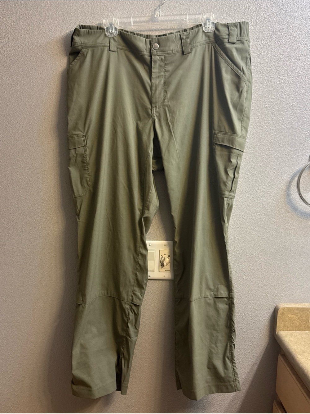 Duluth Trading Co Olive Green Cargo Pants